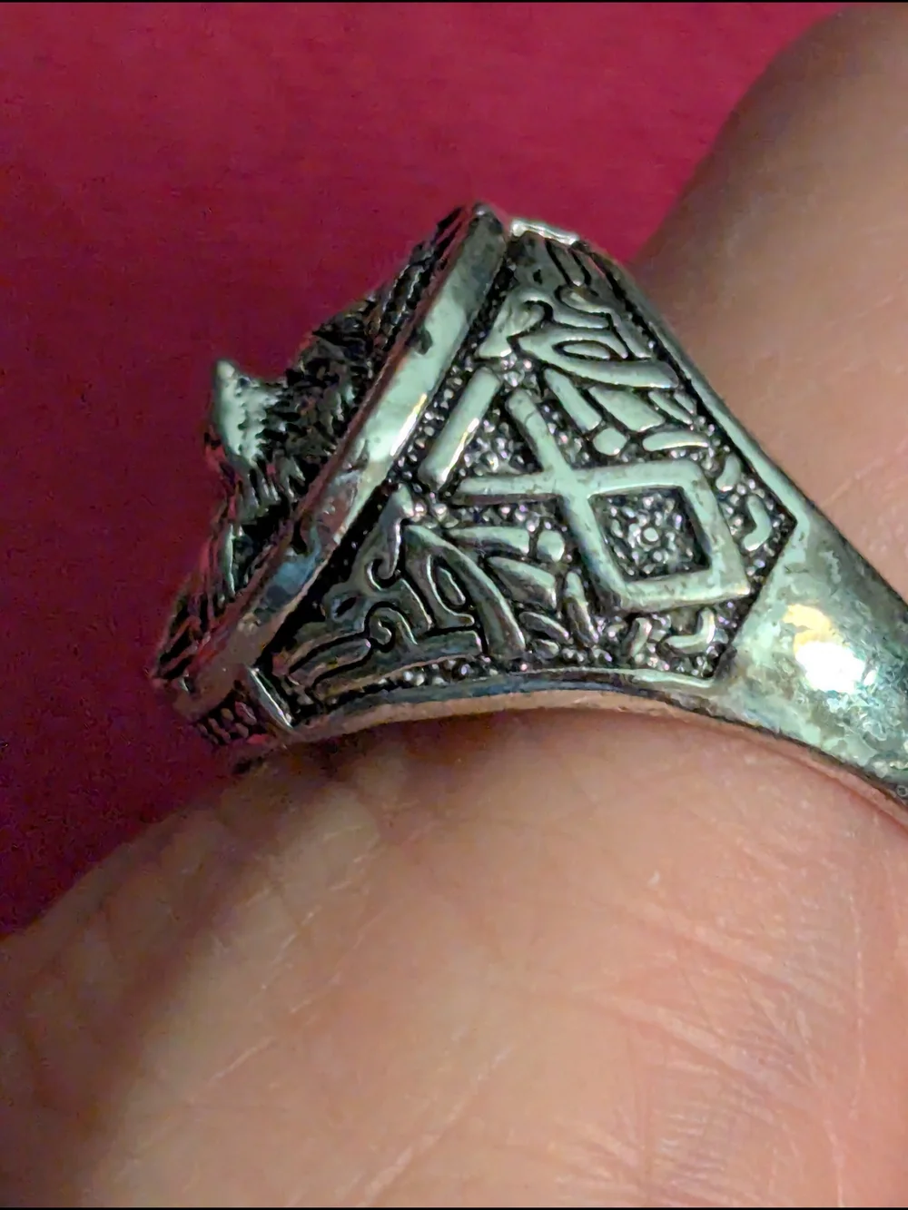 Silver-Tone Wolf Crest Men's Ring